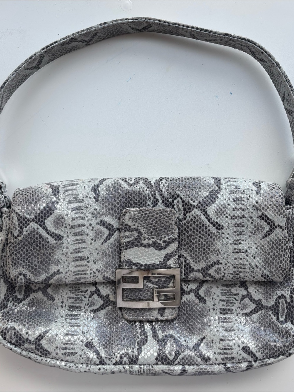 Snakeskin-Pattern Shoulder Bag in Gray and White